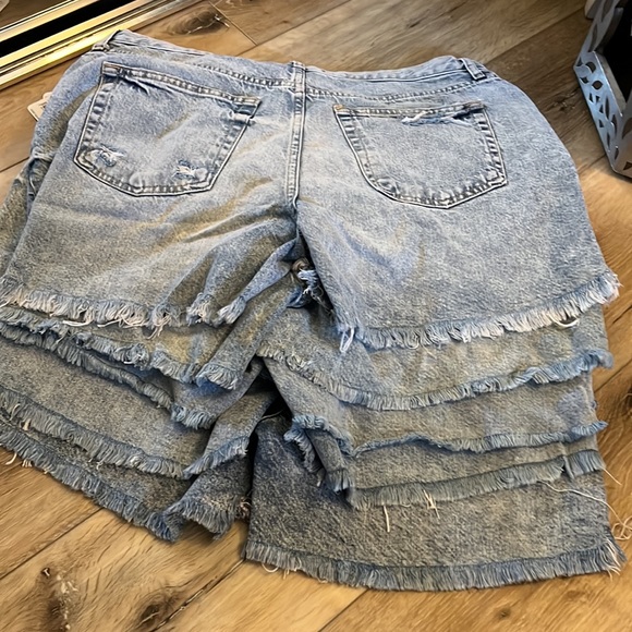 1 hour sale💥Free People, light stone, distressed jean shorts - Picture 6 of 8